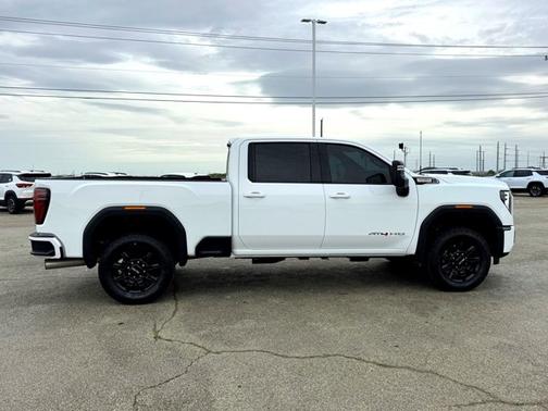 Summit White 2025 GMC Sierra 2500 AT4