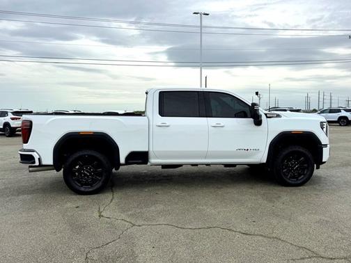 Summit White 2025 GMC Sierra 2500 AT4