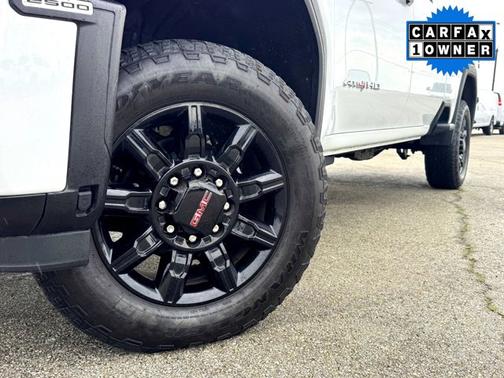Summit White 2025 GMC Sierra 2500 AT4
