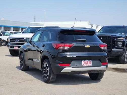 Mosaic Black Metallic 2025 Chevrolet Trailblazer LT
