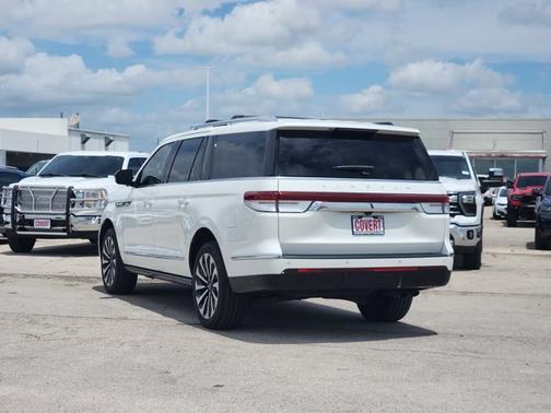 2023 Lincoln Navigator L Reserve