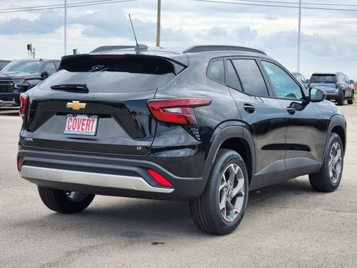 Mosaic Black Metallic 2026 Chevrolet Trax LT
