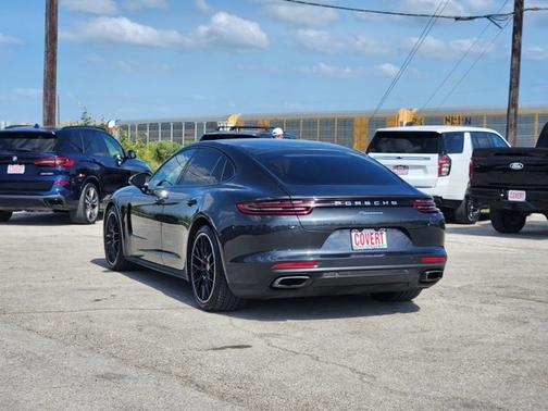 2018 Porsche Panamera 4