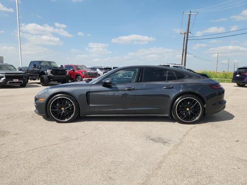 2018 Porsche Panamera 4