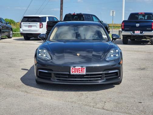 2018 Porsche Panamera 4