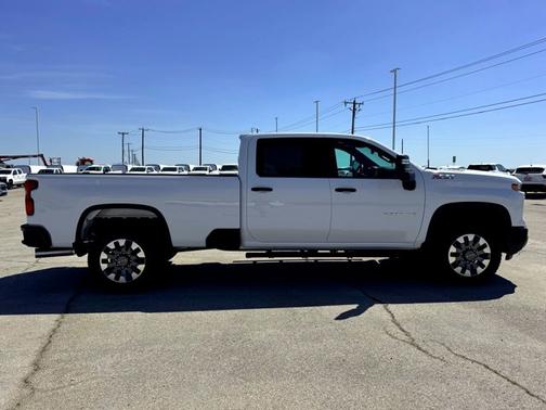 Summit White 2025 Chevrolet Silverado 2500 Custom