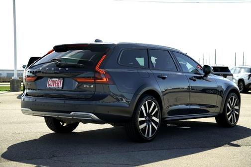 2023 Volvo V90 Cross Country Ultimate