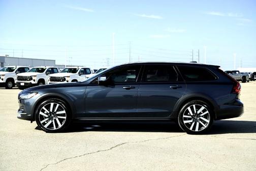 2023 Volvo V90 Cross Country Ultimate