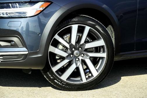 2023 Volvo V90 Cross Country Ultimate