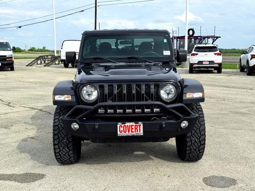 Black Clearcoat 2020 Jeep Gladiator Rubicon