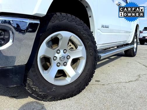 Bright White Clearcoat 2022 RAM 1500 Laramie