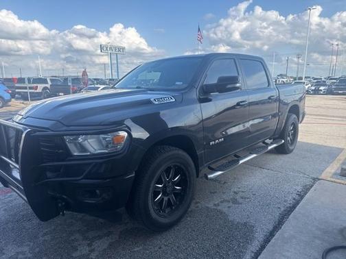 Diamond Black Crystal Pearlcoat 2020 RAM 1500 Big Horn