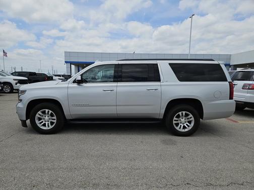 Silver Ice Metallic 2018 Chevrolet Suburban LT