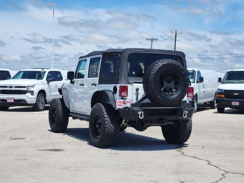 Bright White Clearcoat 2014 Jeep Wrangler Unlimited Rubicon