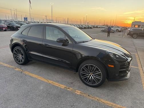 2020 Porsche Macan Base PREMIUM PACKAGE PLUS