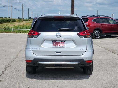 Brilliant Silver Metallic 2019 Nissan Rogue SV