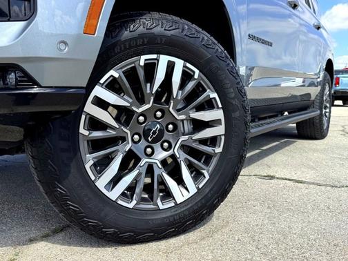 Sterling Gray Metallic 2025 Chevrolet Suburban Z71