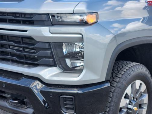 Sterling Gray Metallic 2026 Chevrolet Silverado 2500 Custom