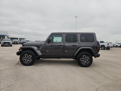 Granite Crystal Metallic Clearcoat 2025 Jeep Wrangler Sahara