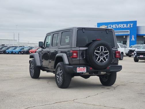 Granite Crystal Metallic Clearcoat 2025 Jeep Wrangler Sahara