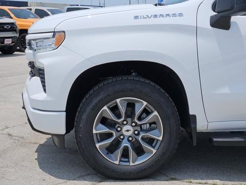 Summit White 2026 Chevrolet Silverado 1500 RST
