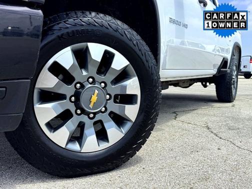 Summit White 2023 Chevrolet Silverado 2500 Custom
