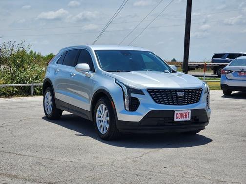 Radiant Silver Metallic 2021 Cadillac XT4 FWD Luxury