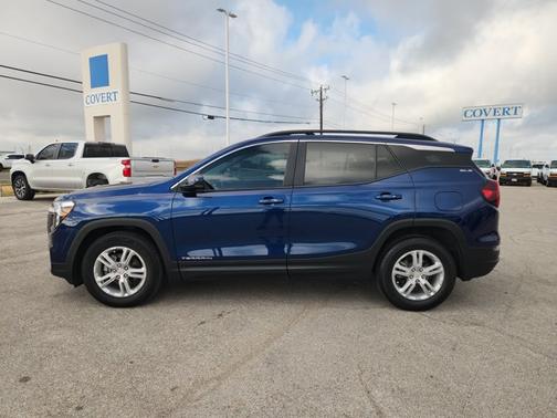 Marine Metallic 2022 GMC Terrain SLE