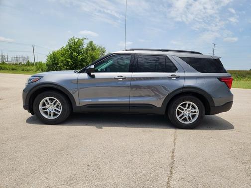 Carbonized Gray Metallic 2026 Ford Explorer Active