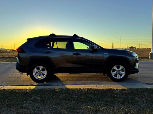 2020 Toyota RAV4 Hybrid LE