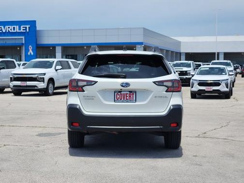 Crystal White Pearl 2024 Subaru Outback Premium