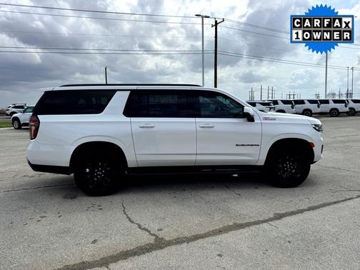 Iridescent Pearl Tricoat 2022 Chevrolet Suburban Z71