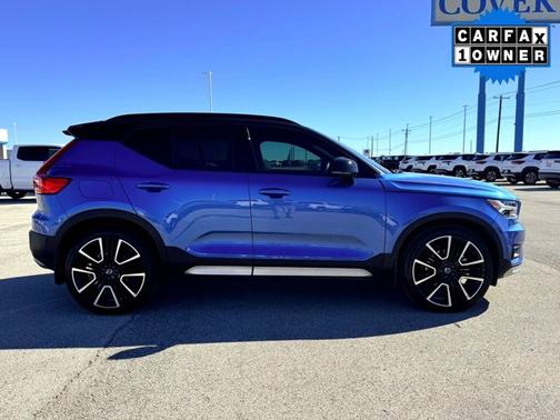 2021 Volvo XC40 R-Design
