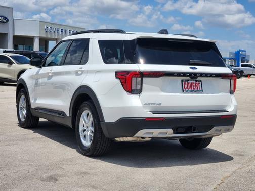 Star White Metallic Tri-Coat 2026 Ford Explorer Active