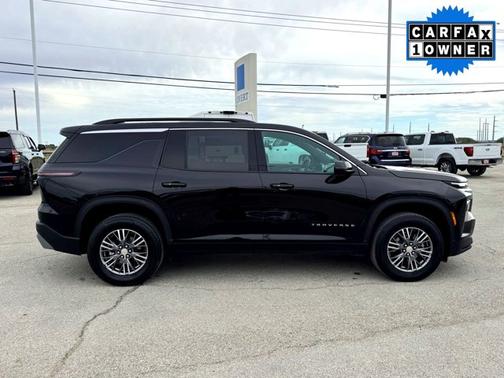 Mosaic Black Metallic 2025 Chevrolet Traverse FWD LT