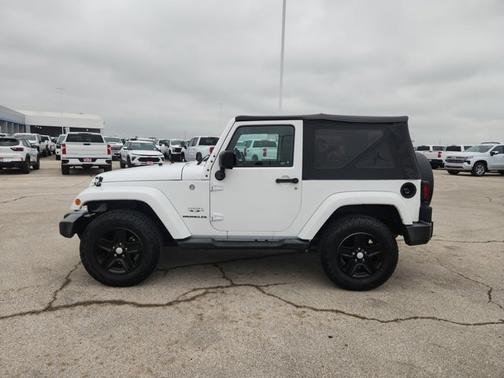 Bright White Clearcoat 2016 Jeep Wrangler Sahara