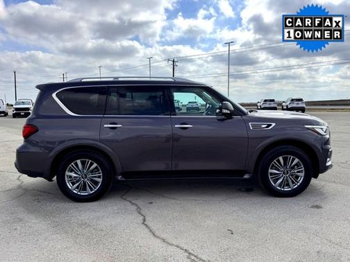 2024 INFINITI QX80 LUXE