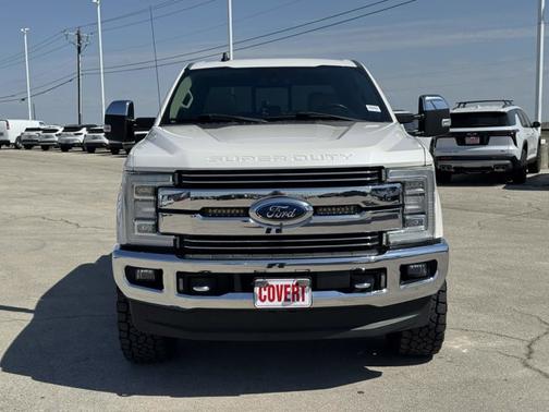 White Platinum\ 2019 Ford F-250 LARIAT