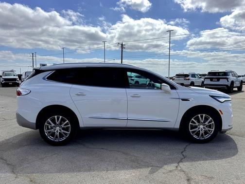 2022 Buick Enclave Essence