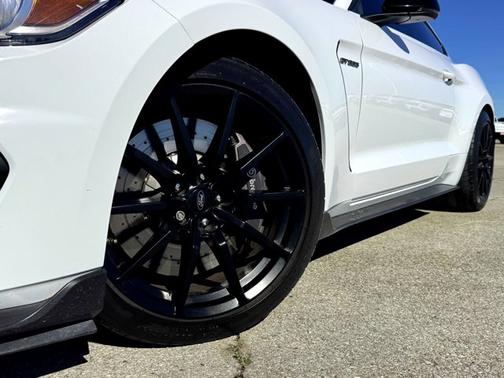 2018 Ford Shelby GT350 Base