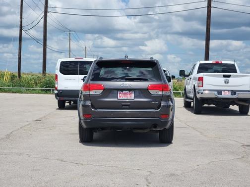 Granite Crystal Metallic Clearcoat 2017 Jeep Grand Cherokee Laredo