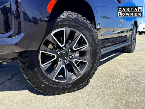 Midnight Blue Metallic 2022 Chevrolet Suburban Z71