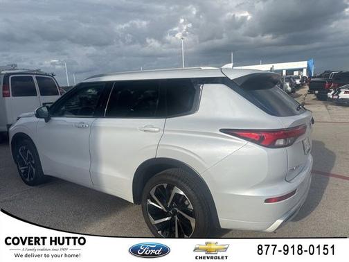 White 2023 Mitsubishi Outlander SEL