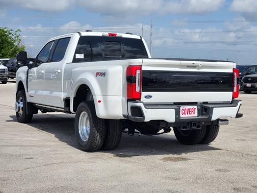 Star White Metallic Tri-Coat 2026 Ford F-350 Platinum