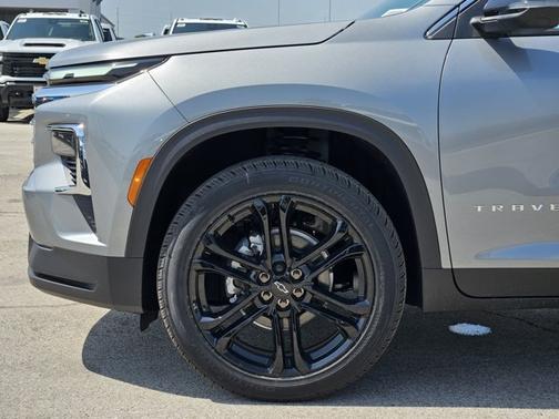 Sterling Gray Metallic 2026 Chevrolet Traverse FWD LT