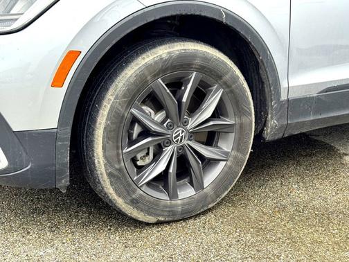 Silver 2023 Volkswagen Tiguan SE