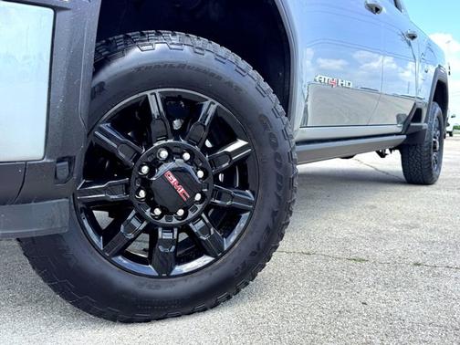 Sterling Metallic 2024 GMC Sierra 2500 AT4