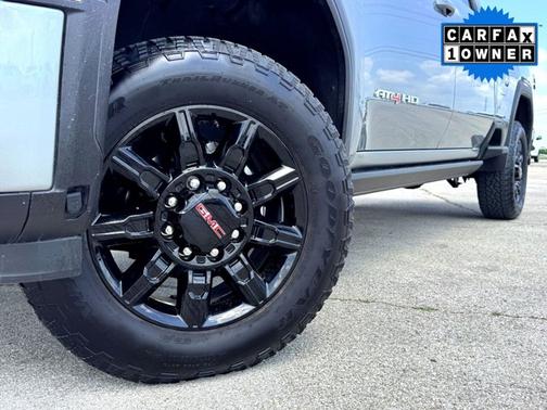 Sterling Metallic 2024 GMC Sierra 2500 AT4