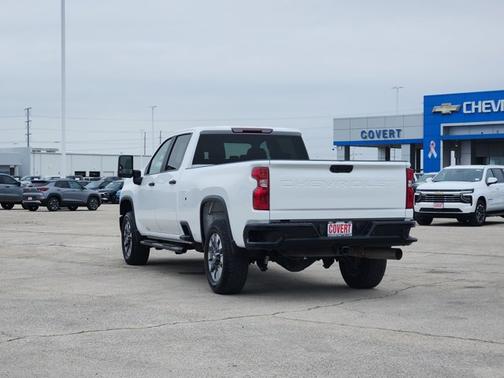 Summit White 2024 Chevrolet Silverado 2500 Custom