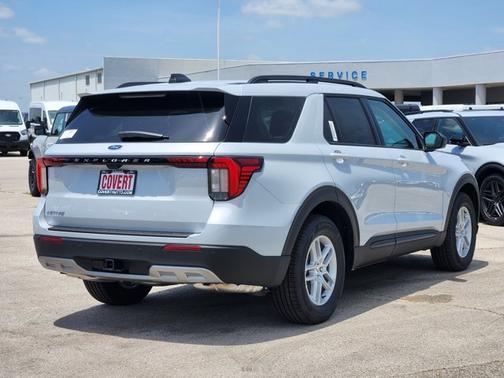 White Metallic 2026 Ford Explorer Active